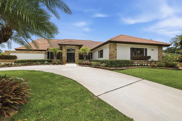 15395 Meadow Wood Drive, Wellington, FL 33414