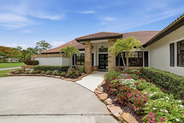 15395 Meadow Wood Drive, Wellington, FL 33414