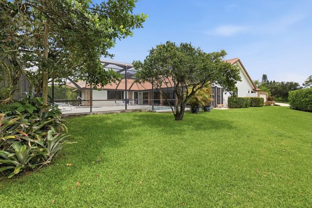 15395 Meadow Wood Drive, Wellington, FL 33414