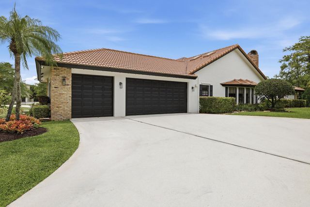 15395 Meadow Wood Drive, Wellington, FL 33414