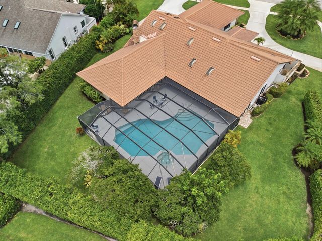 15395 Meadow Wood Drive, Wellington, FL 33414
