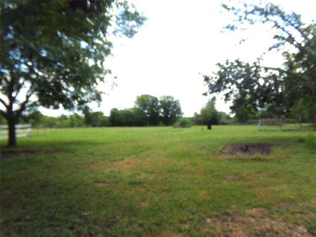 1021 Private Road 10, Weimar, TX 78962
