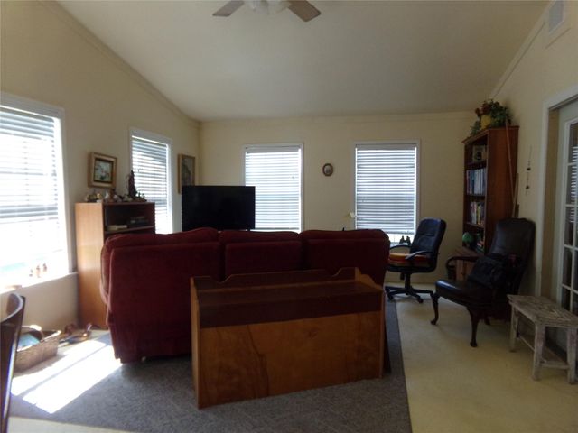 1021 Private Road 10, Weimar, TX 78962