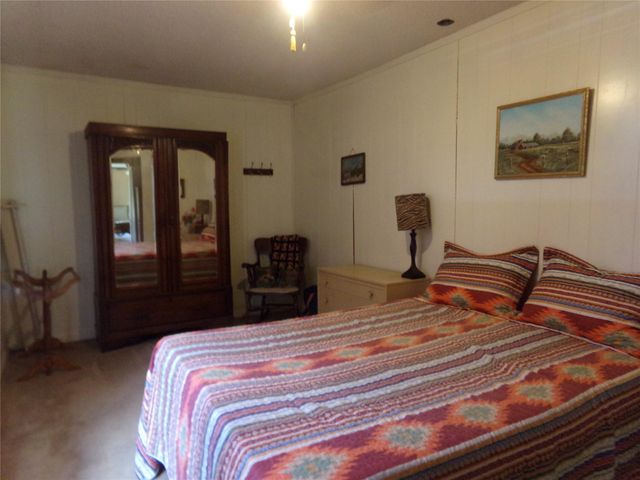 1021 Private Road 10, Weimar, TX 78962
