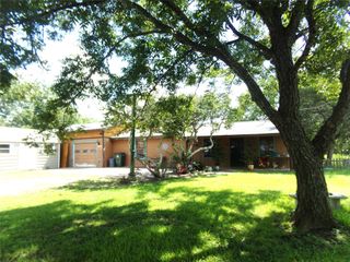 1021 Private Road 10, Weimar, TX 78962