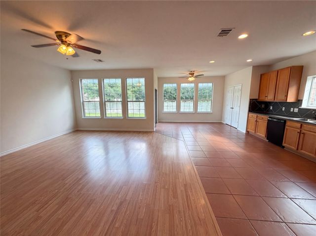 807 Yosemite TRL, Taylor, TX 76574