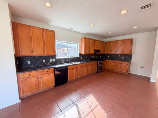 807 Yosemite TRL, Taylor, TX 76574