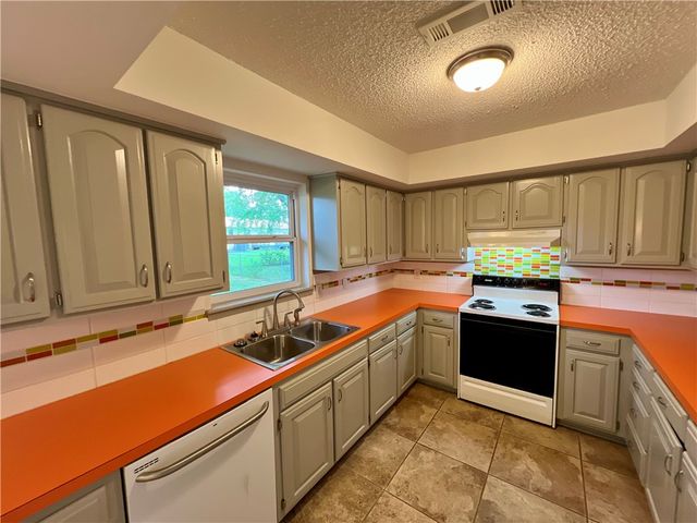4104 Broken Arrow, Springdale, AR 72764
