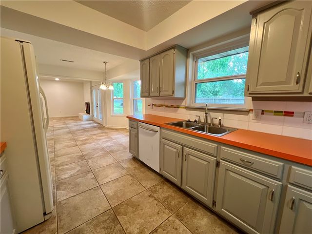 4104 Broken Arrow, Springdale, AR 72764