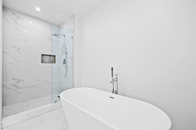 220 Lake Shore Drive 1608, Lake Park, FL 33403