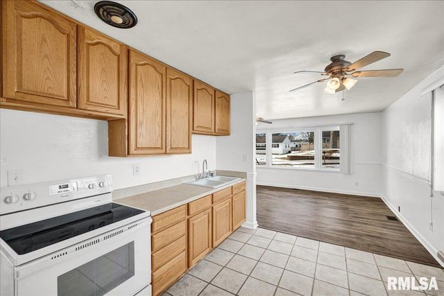 5128 N RENWOOD Avenue, Peoria, IL 61614