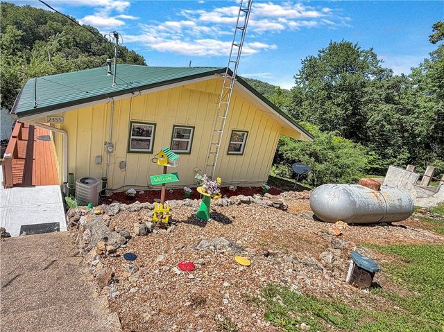 2355 Lick Creek Road, Edwards, MO 65326