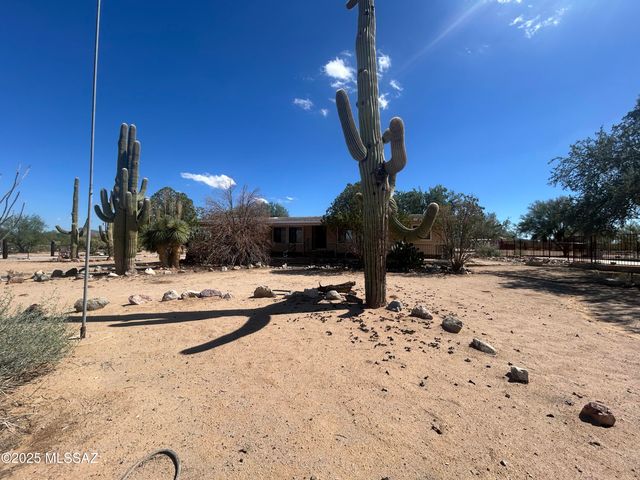 5820 N Chaparral Road, Tucson, AZ 85743