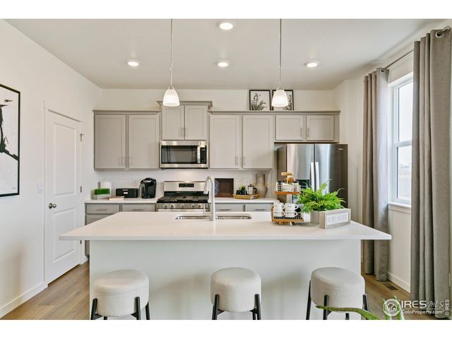 9858 Danube Ct, Commerce City, CO 80022