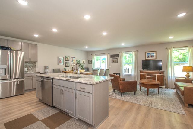 122 Parsons Lane, Saline, MI 48176