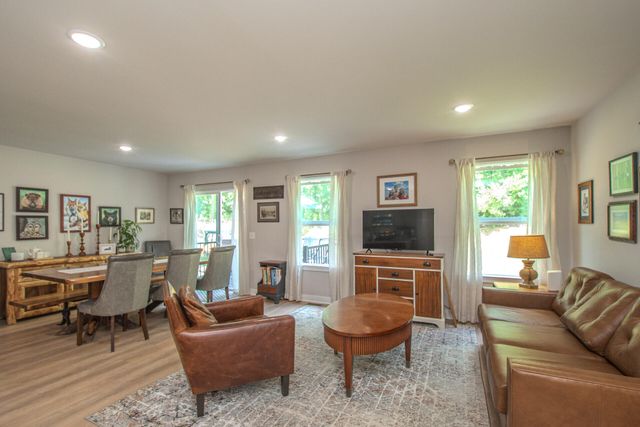 122 Parsons Lane, Saline, MI 48176