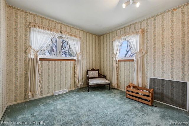 8635 Sandy Crest Drive, White Lake, MI 48386