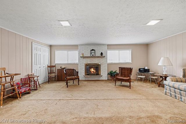 8635 Sandy Crest Drive, White Lake, MI 48386