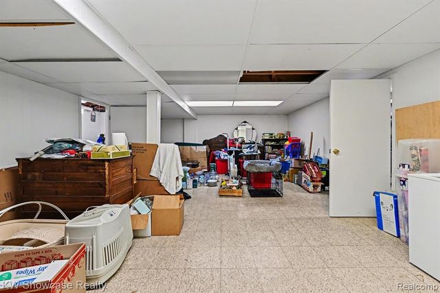 8635 Sandy Crest Drive, White Lake, MI 48386