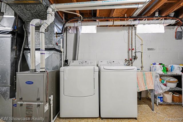 8635 Sandy Crest Drive, White Lake, MI 48386