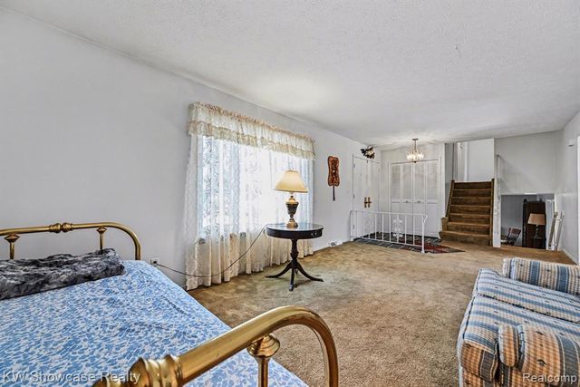 8635 Sandy Crest Drive, White Lake, MI 48386