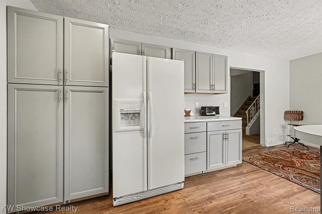 8635 Sandy Crest Drive, White Lake, MI 48386