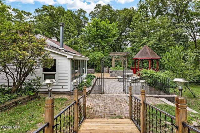 222 Van Rensselaer Boulevard, Menands, NY 12204
