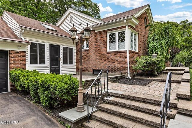222 Van Rensselaer Boulevard, Menands, NY 12204