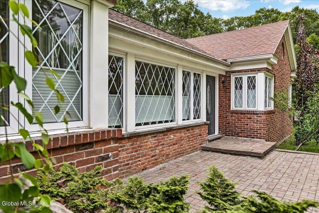 222 Van Rensselaer Boulevard, Menands, NY 12204