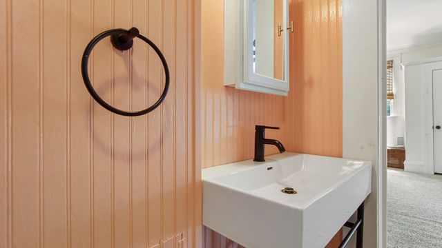 87 Bay Avenue, Defuniak Springs, FL 32435