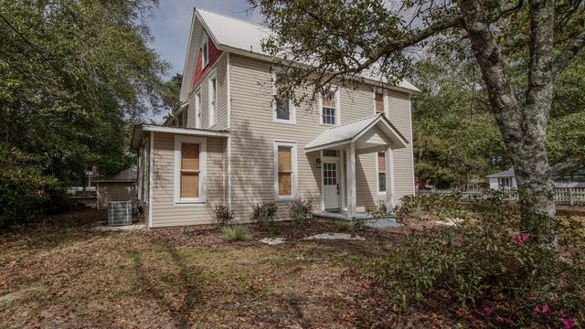 87 Bay Avenue, Defuniak Springs, FL 32435