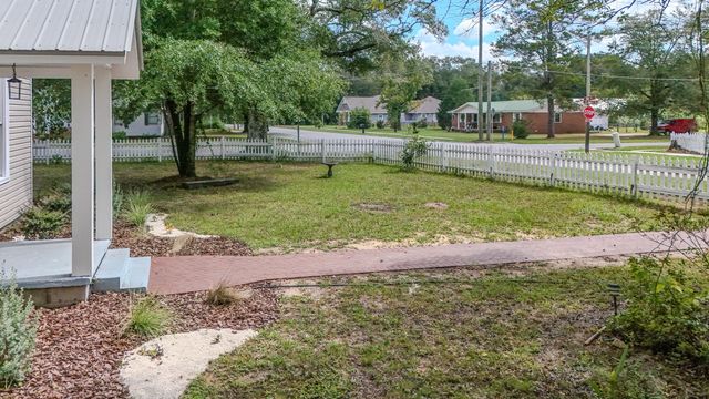 87 Bay Avenue, Defuniak Springs, FL 32435