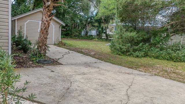 87 Bay Avenue, Defuniak Springs, FL 32435