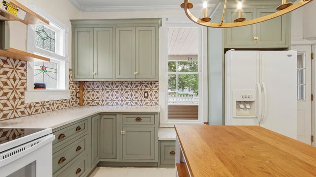 87 Bay Avenue, Defuniak Springs, FL 32435