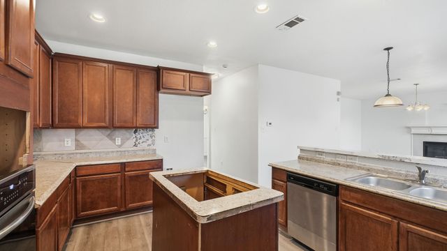 408 Channel View Court, Desoto, TX 75115