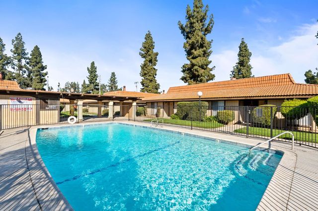 2910 E Huntington Boulevard, Fresno, CA 93721