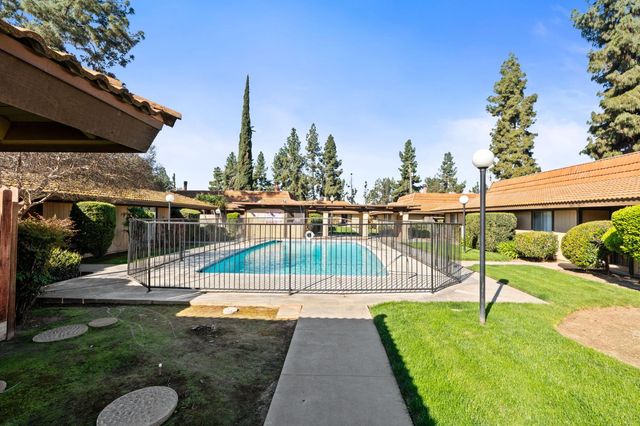 2910 E Huntington Boulevard, Fresno, CA 93721