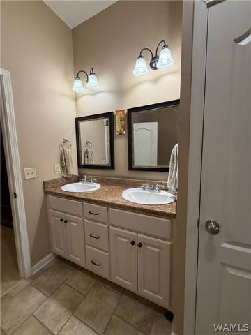 16375 Pottery, Moundville, AL 35474