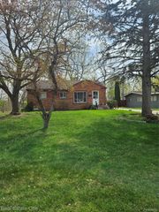 5947 Southward Avenue, Waterford Charter Township, MI 48329