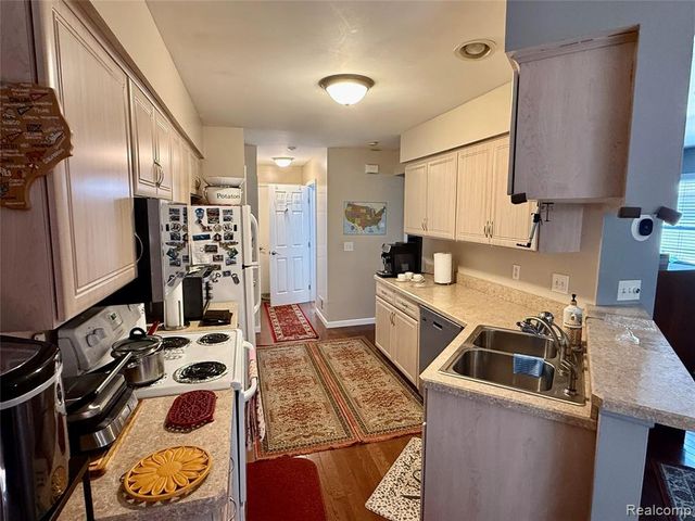 45077 Coachman Court 82, Canton, MI 48187