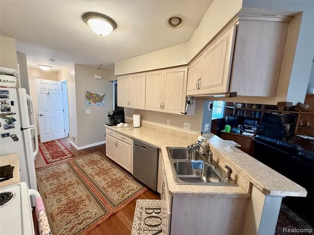 45077 Coachman Court 82, Canton, MI 48187