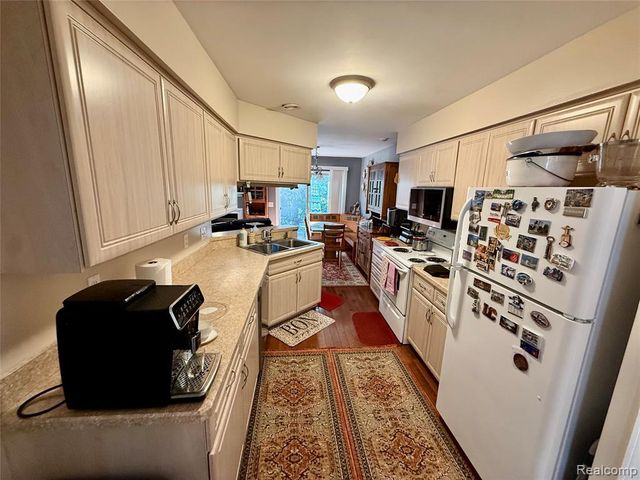 45077 Coachman Court 82, Canton, MI 48187