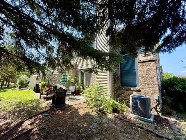 45077 Coachman Court 82, Canton, MI 48187