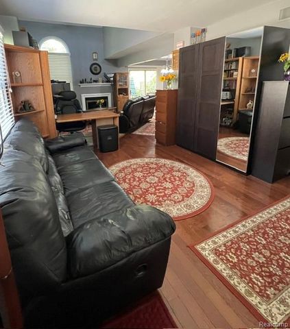 45077 Coachman Court 82, Canton, MI 48187