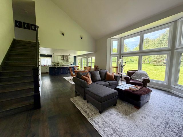 6961 Suncrest Drive, Saline, MI 48176