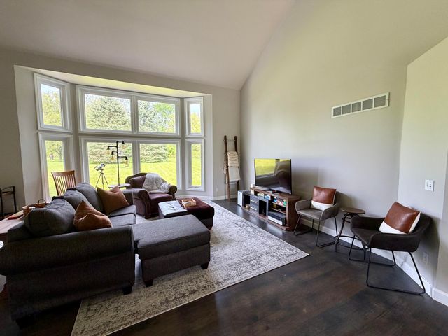6961 Suncrest Drive, Saline, MI 48176