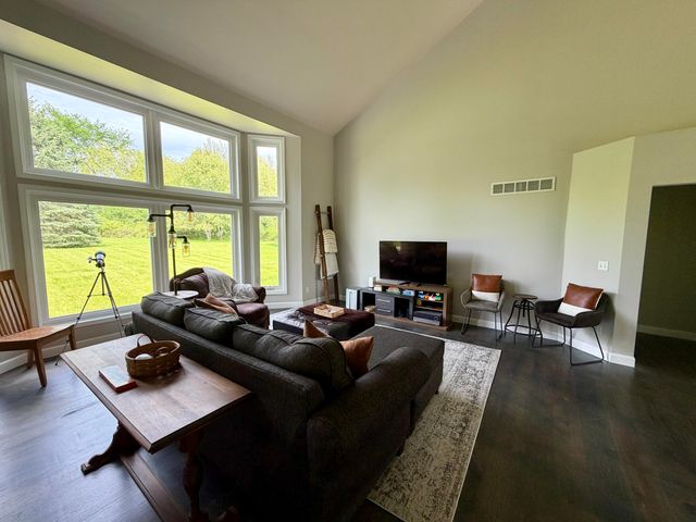 6961 Suncrest Drive, Saline, MI 48176