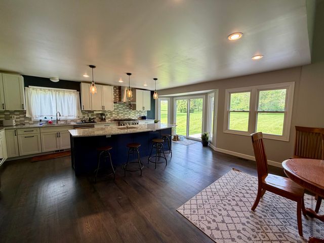 6961 Suncrest Drive, Saline, MI 48176