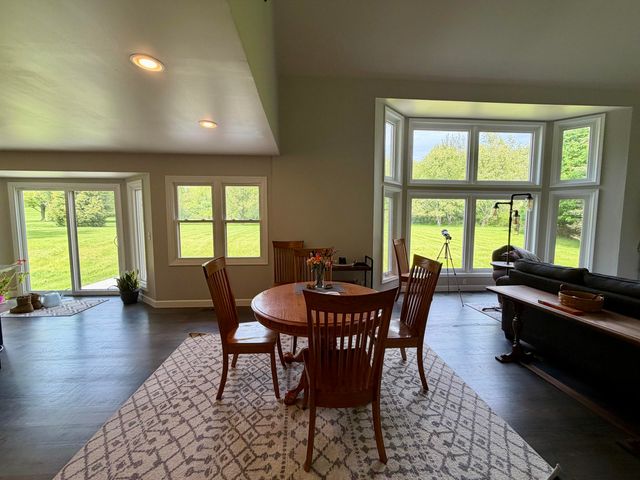 6961 Suncrest Drive, Saline, MI 48176