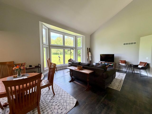 6961 Suncrest Drive, Saline, MI 48176